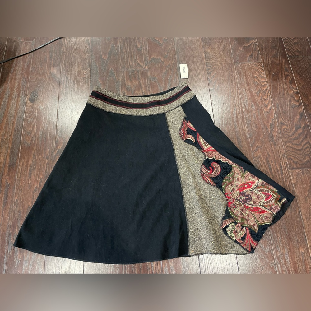 Acorn Women Black A Line Skirt Patch Pattern Lined Classic Boho  Size 10 NEW